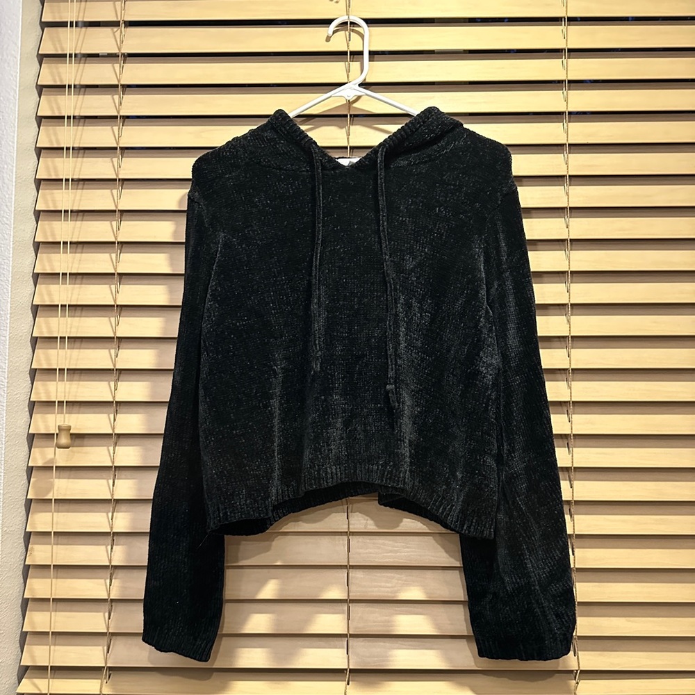 Women’s XXL Xhilaration Black Fuzzy Cropped Hoodie